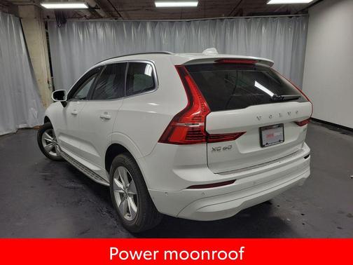 Ice White 2022 Volvo XC60 B5 Momentum