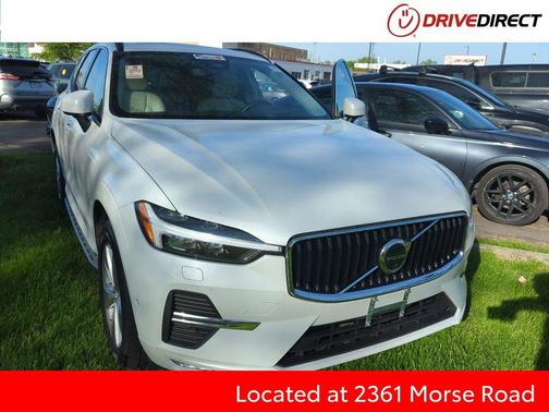 Ice White 2022 Volvo XC60 B5 Momentum