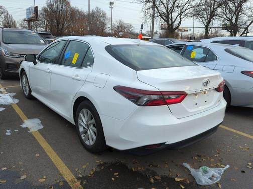 2022 Toyota Camry LE