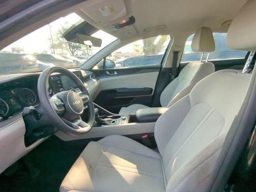 Ebony Black 2022 Kia K5 LXS