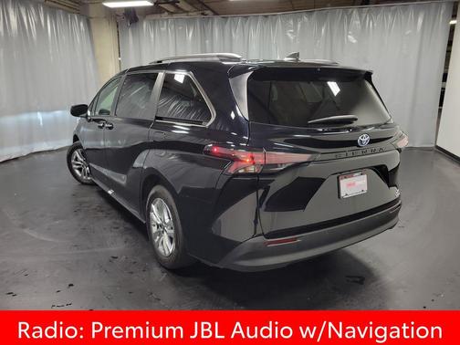 2023 Toyota Sienna XLE 8 Passenger
