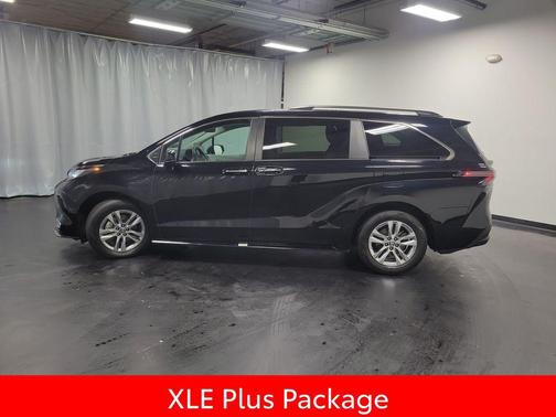 2023 Toyota Sienna XLE 8 Passenger
