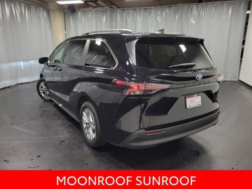 2023 Toyota Sienna XLE 8 Passenger