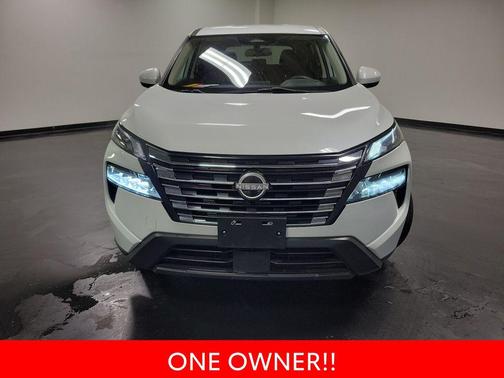Everest White Pearl 2024 Nissan Rogue SV