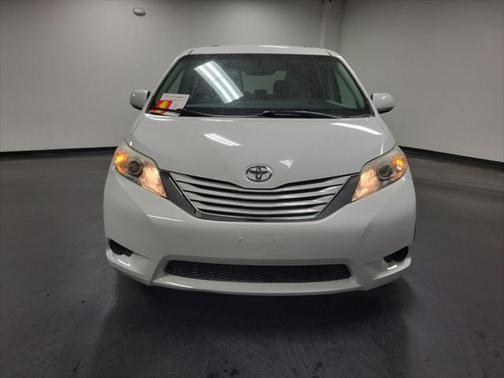 2016 Toyota Sienna LE