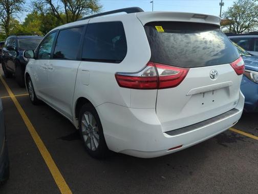 2016 Toyota Sienna LE