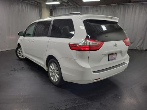 2016 Toyota Sienna LE