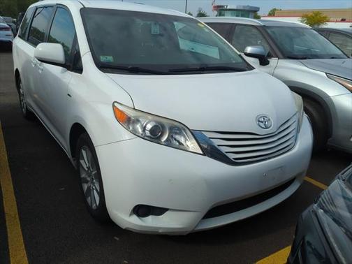 2016 Toyota Sienna LE