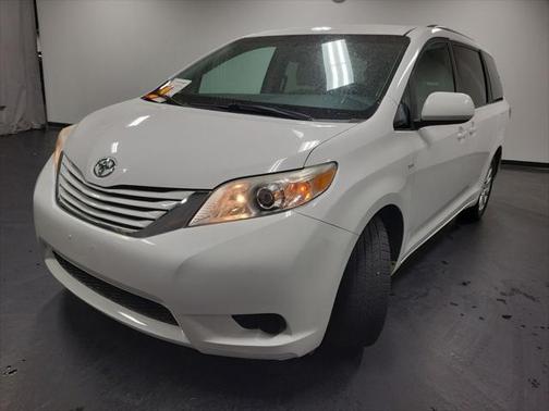 2016 Toyota Sienna LE