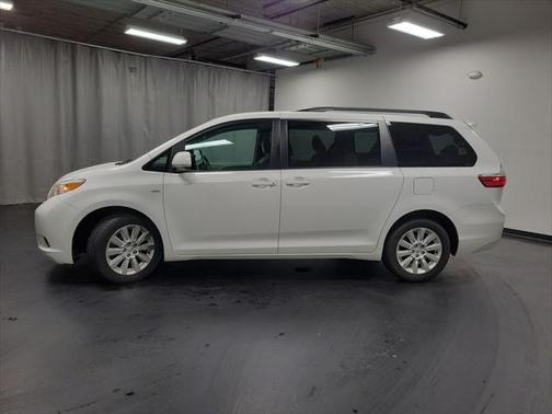 2016 Toyota Sienna LE