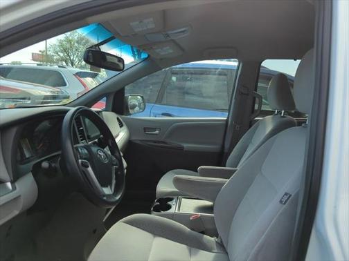 2016 Toyota Sienna LE