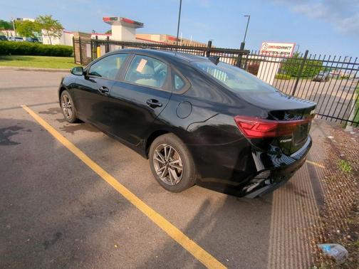 Aurora Black 2022 Kia Forte LXS
