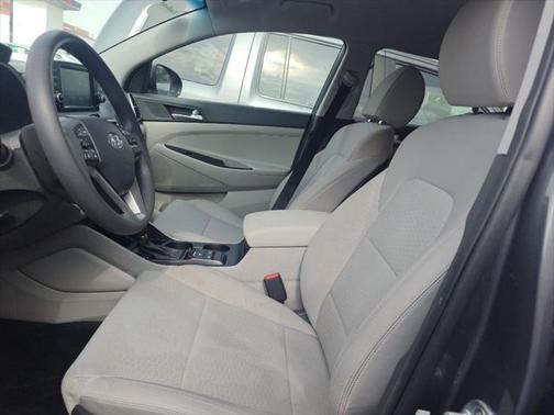 2021 Hyundai TUCSON SE