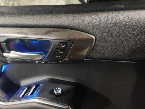 2022 Toyota Highlander Hybrid Platinum