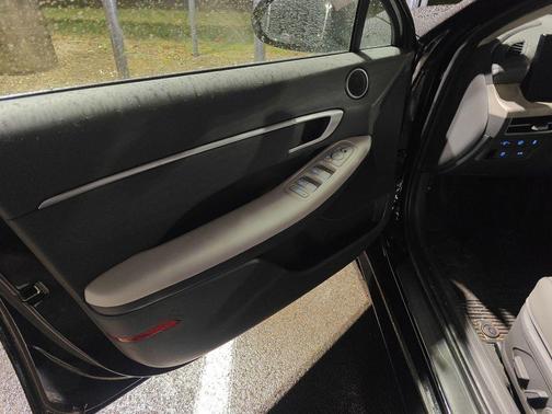 2025 Hyundai SONATA Hybrid SE