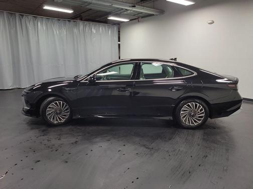 2025 Hyundai SONATA Hybrid SE