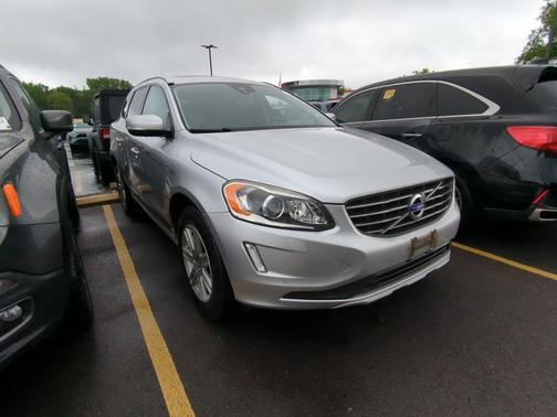 Bright Silver Metallic 2017 Volvo XC60 T5 Inscription