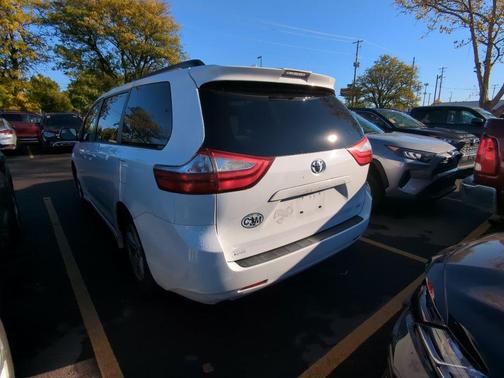 2019 Toyota Sienna LE