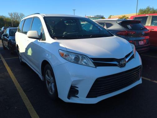 2019 Toyota Sienna LE