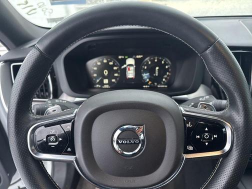 2019 Volvo XC60 T5 R-Design
