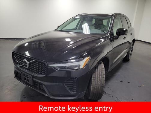 2024 Volvo XC60 Recharge Plug-In Hybrid T8 Core Dark Theme