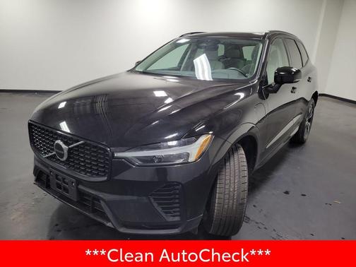 2024 Volvo XC60 Recharge Plug-In Hybrid T8 Core Dark Theme