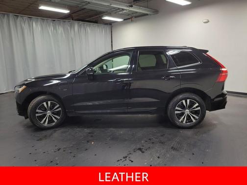 2024 Volvo XC60 Recharge Plug-In Hybrid T8 Core Dark Theme