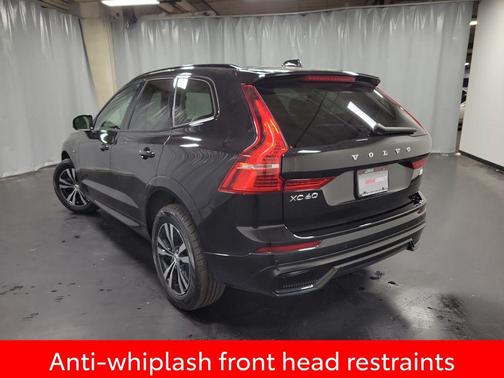 2024 Volvo XC60 Recharge Plug-In Hybrid T8 Core Dark Theme