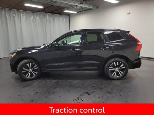 2024 Volvo XC60 Recharge Plug-In Hybrid T8 Core Dark Theme