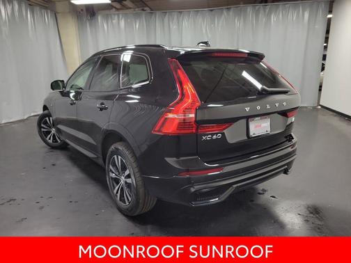 2024 Volvo XC60 Recharge Plug-In Hybrid T8 Core Dark Theme