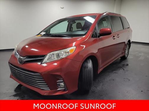 2020 Toyota Sienna XLE
