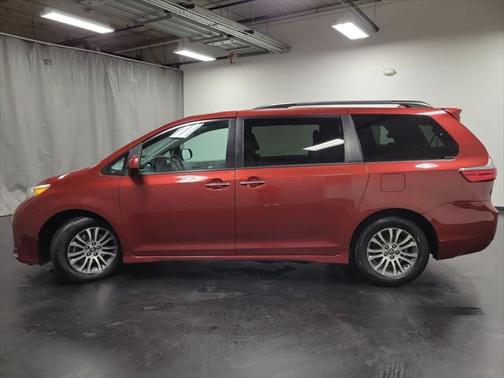 2020 Toyota Sienna XLE