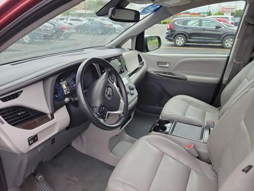 2020 Toyota Sienna XLE