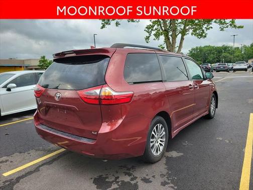 2020 Toyota Sienna XLE