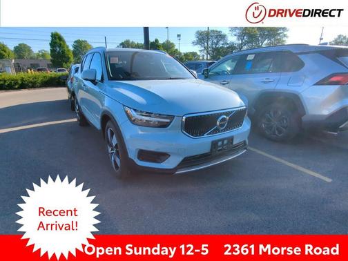 Amazon Blue 2019 Volvo XC40 T5 Momentum
