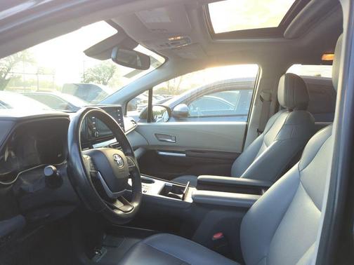 2021 Toyota Sienna XLE 7 Passenger
