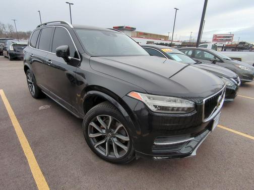 2016 Volvo XC90 T6 Momentum