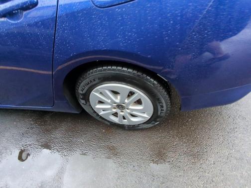 Blue Crush Metallic 2016 Toyota Prius Two