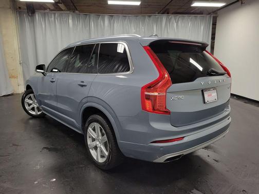 2021 Volvo XC90 T6 Momentum