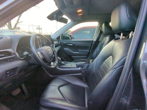 2020 Toyota Highlander Hybrid XLE