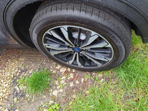 Carbonized Gray Metallic 2021 Ford Escape SE