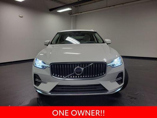 Crystal White Metallic 2022 Volvo XC60 B5 Inscription
