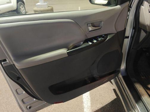 2019 Toyota Sienna LE
