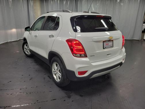 Summit White 2019 Chevrolet Trax LT