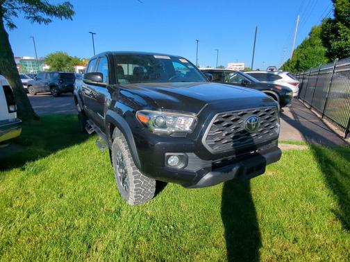 Midnight Black Metallic 2020 Toyota Tacoma TRD Sport