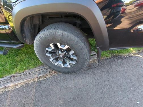 Midnight Black Metallic 2020 Toyota Tacoma TRD Sport