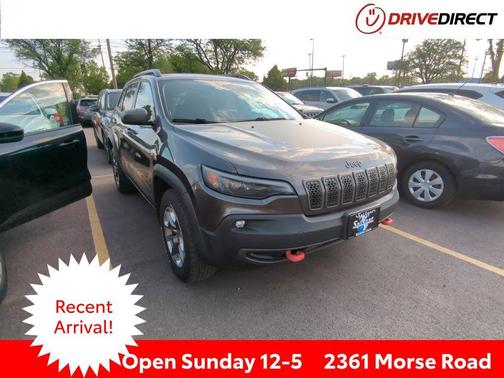 Granite Crystal Metallic Clearcoat 2019 Jeep Cherokee Trailhawk