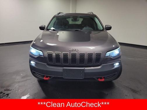 Granite Crystal Metallic Clearcoat 2019 Jeep Cherokee Trailhawk