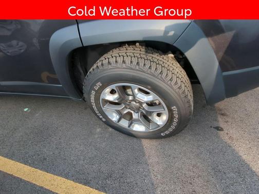 Granite Crystal Metallic Clearcoat 2019 Jeep Cherokee Trailhawk