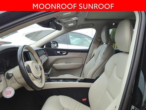 Onyx Black Metallic 2021 Volvo XC60 T5 Momentum